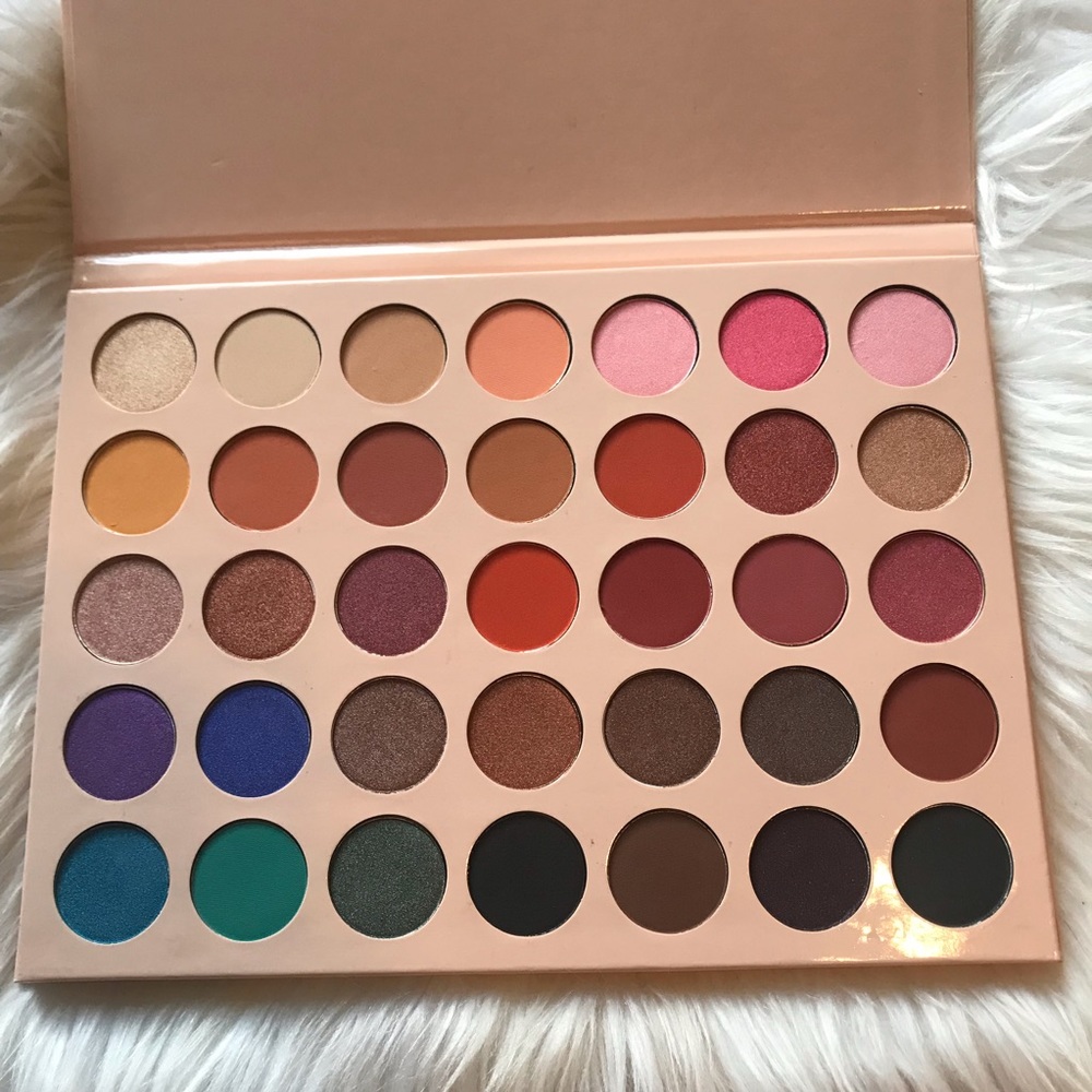 Eyeshadow palette